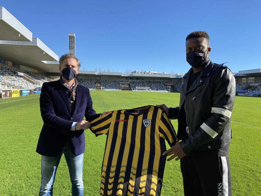 Dimitry Imbongo jugará hasta fin de temporada en el Barakaldo. Twitter/Dimitry Imbongo