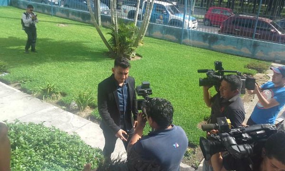El futbolista guatemalteco, Marco Tulio Ciani, a su llegada a la Federación Guatemalteca de Fútbol para declarar. Twitter
