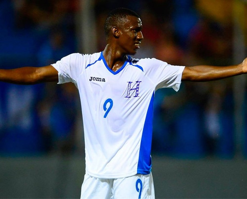 El futbolista hondureño del Tenerife Darixon Vuelto, en un encuentro con su selección nacional. DiarioMas