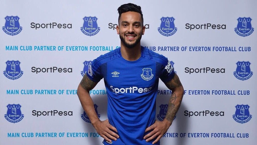 Walcott moved to Everton in January. Twitter/Everton