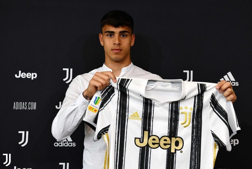 Marco Da Graca assina com a Juventus até 2024. Twitter/JuventusFCYouth