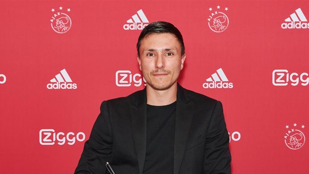 Berghuis se ha comprometido por cuatro temporadas con el Ajax. Ajax