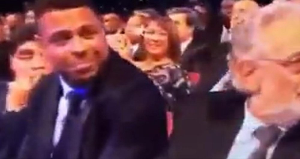 La cara que se le quedó a Ronaldo tras ver a la presentadora de la gala. Twitter