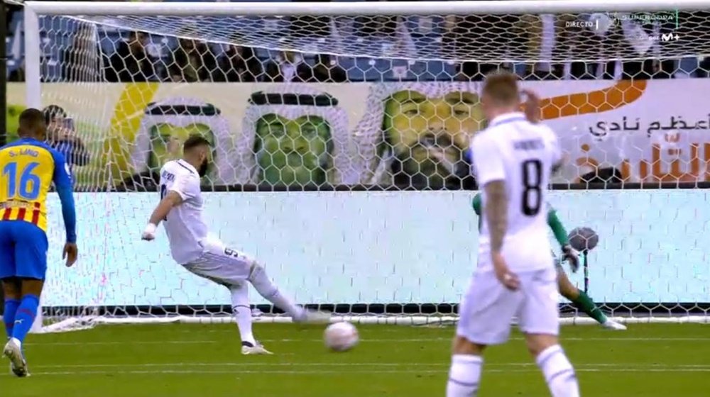 Benzema gave Real Madrid a half-time lead. Screenshot/MovistarSupercopa