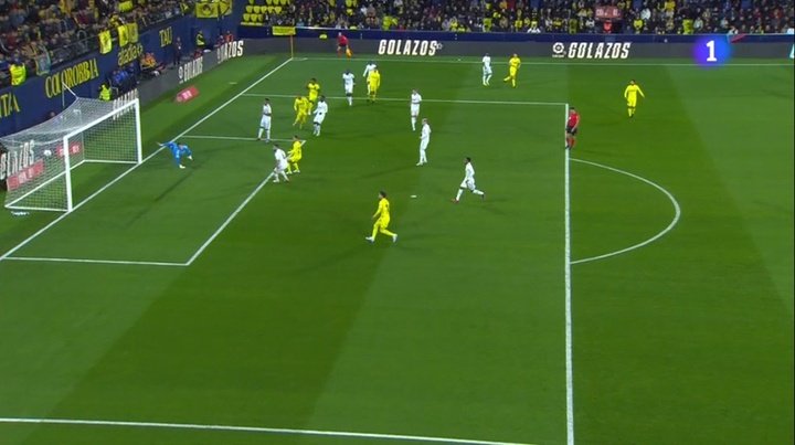 El Villarreal golpeó primero: ¡Misil a botepronto de Capoue a la red!