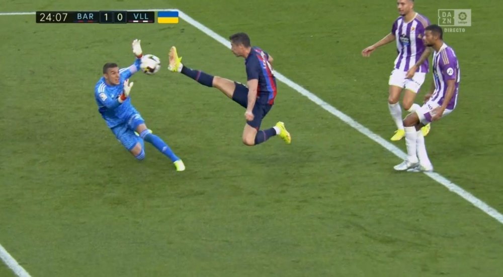 Gol de Lewandowski com o Barcelona.Captura/DAZN