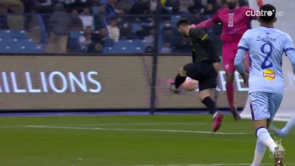 Messi apre le danze nel duello contro CR7. Cuatro