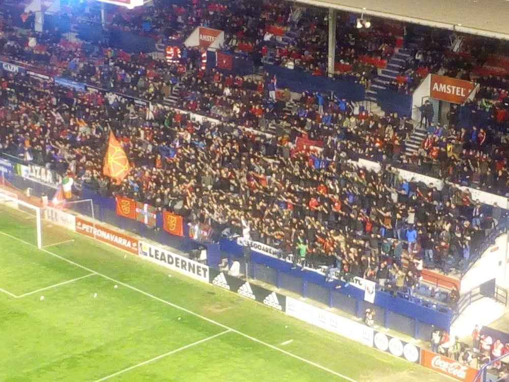 El grupo más animoso de El Sadar ha vuelto a alentar su equipo. Twitter