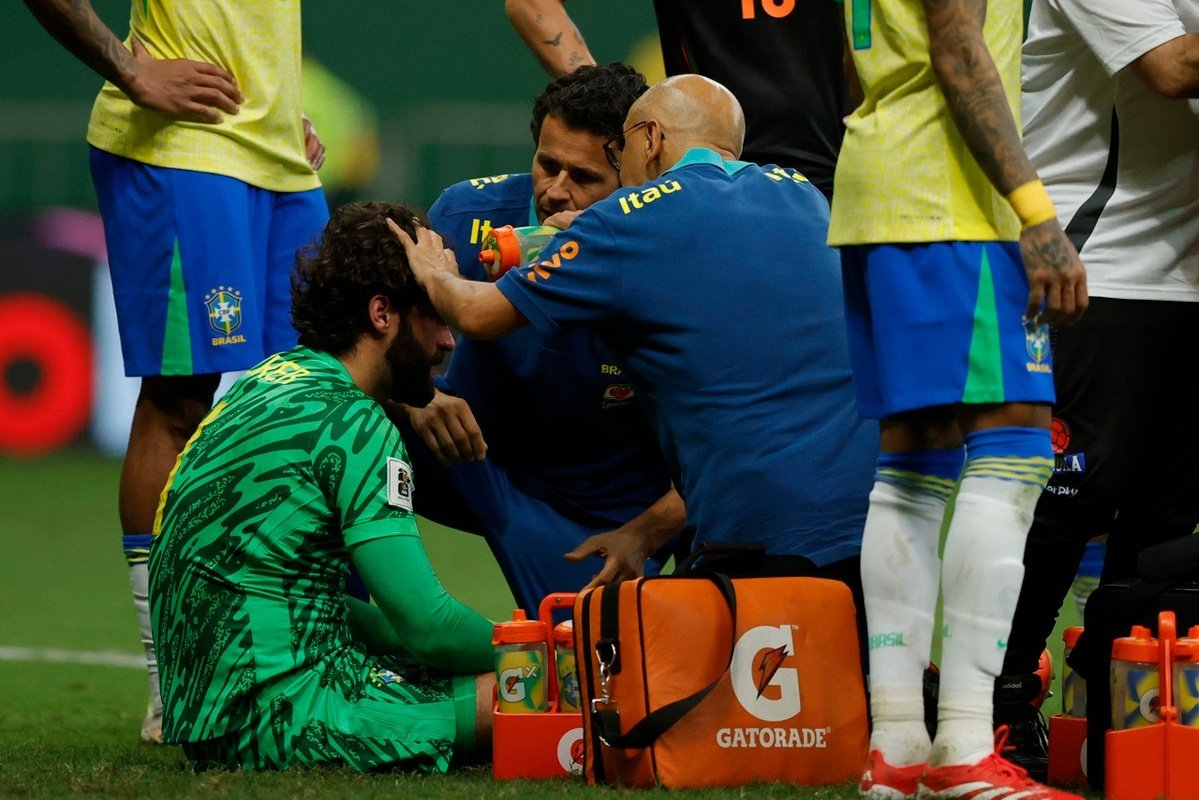 Alisson provides fitness update following head injury during Brazil duty