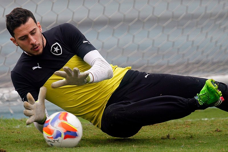 El Botafogo renueva a Helton Leite