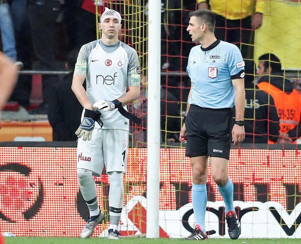 Muslera no estará ante Francia. Twitter/GalatasaraySK