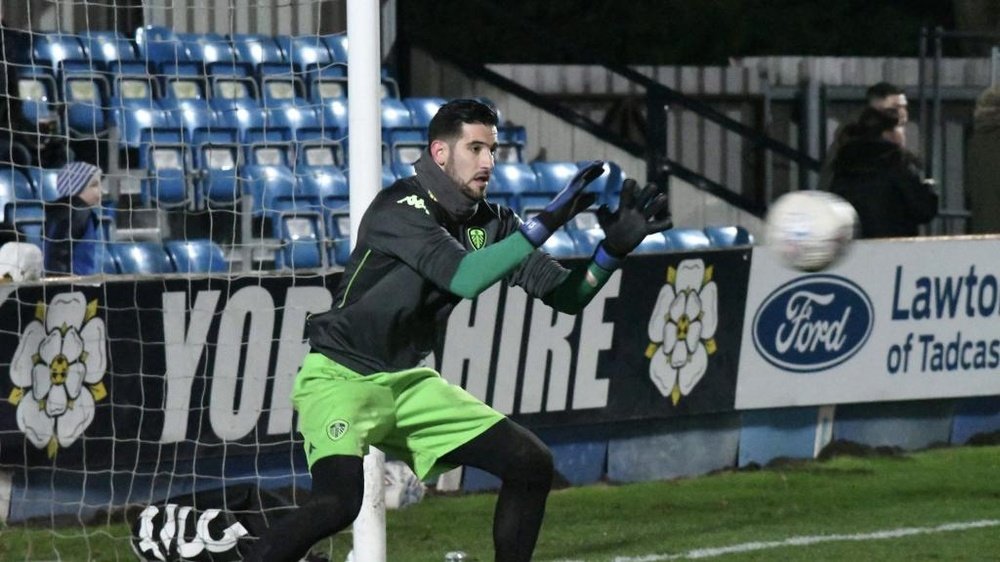 Kiko Casilla volvió a cometer un error con el Leeds. Twitter/LUFC