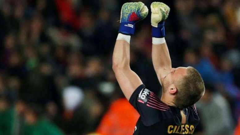 Cillessen is on Roma's and Valencia's radar. EFE