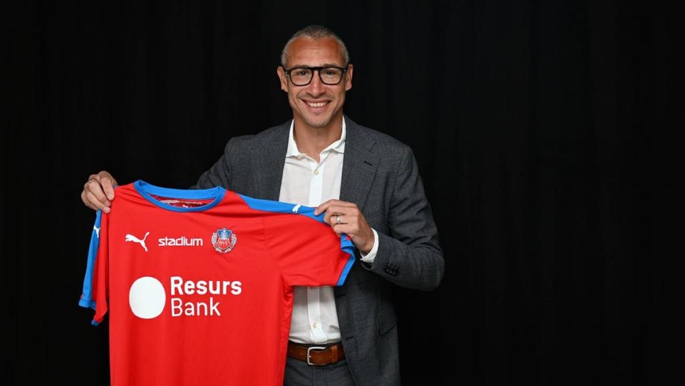 Larsson, en el momento de firmar por el Helsinborgs. HelsingborgsIF