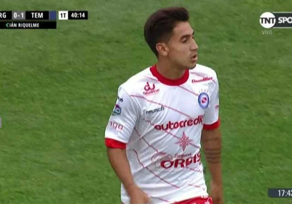 El hermano de Riquelme debuta en la Superliga. Captura/TNTSports
