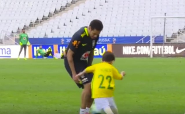 Filipe Luis y Neymar, víctimas de las diabluras del hijo de Fagner