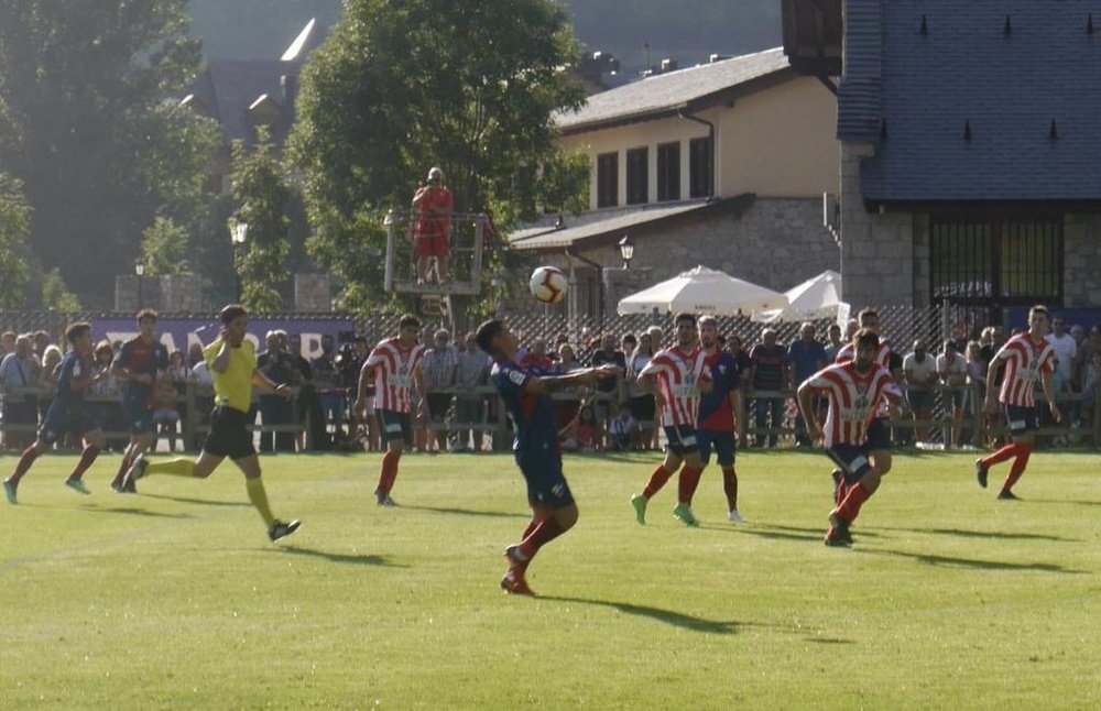 El Huesca venció 5-0 al Atlético Monzón. SDHuesca