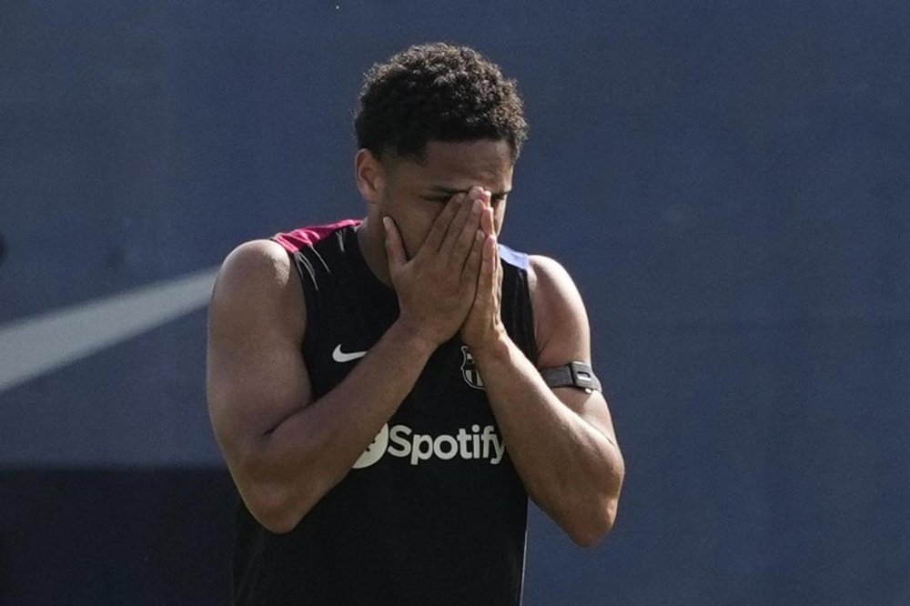 Vitor Roque has a contract with Barcelona until 30th June 2031. EFE