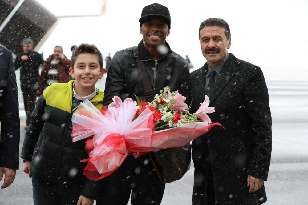 Robinho signs for Sivasspor despite rape conviction. Sivasspor