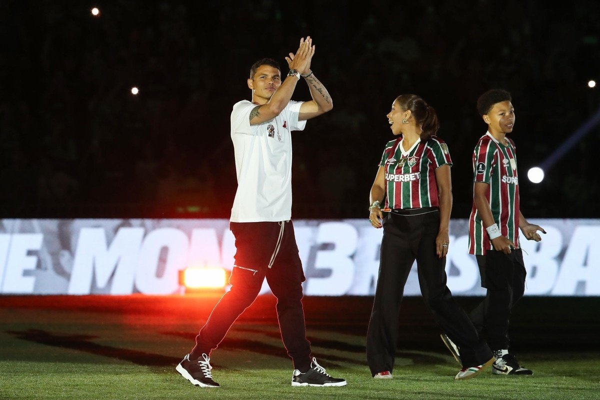 Thiago Silva celebra sua volta à "casa"