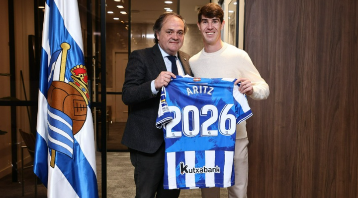 La Real Sociedad renueva a un pilar: Aritz Elustondo firma hasta 2026