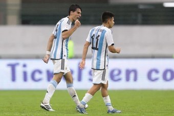A Seleção Argentina continua sonhando com a possibilidade de estar em Paris, graças a um gol aos 47 minutos do segundo tempo, de Federico Redondo, na disputa contra o Paraguai (3 a 3). A ´Albiceleste´ disputará a vaga com o Brasil, na última rodada.