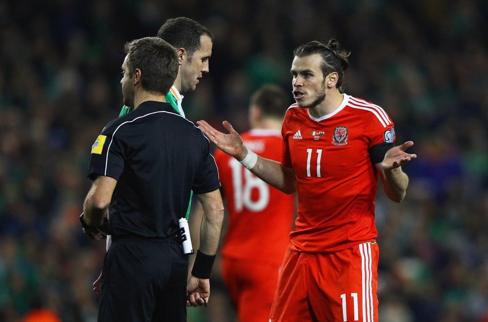 Bale no descansa con Gales. Gales