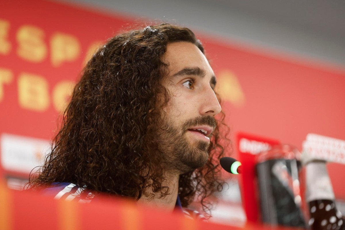 Cucurella, preparado para cualquier ambiente. EFE