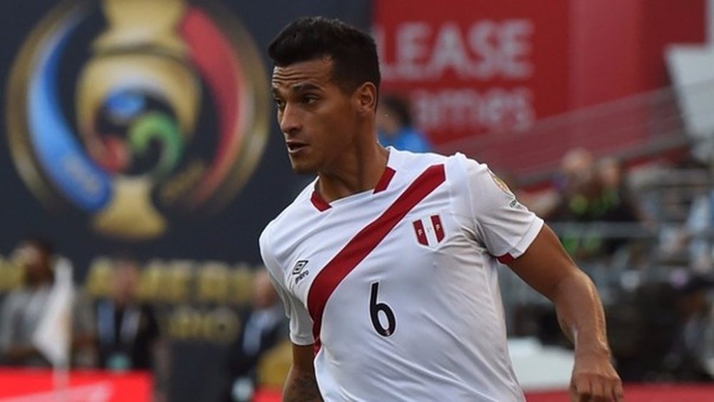 El jugador de la selección peruana Miguel Trauco, durante un partido. AFP