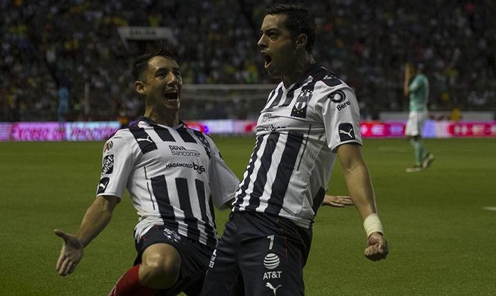 El jugador de Monterrey Rogelio Funes Mori celebra uno de sus tres tantos anotados a León. Rayados