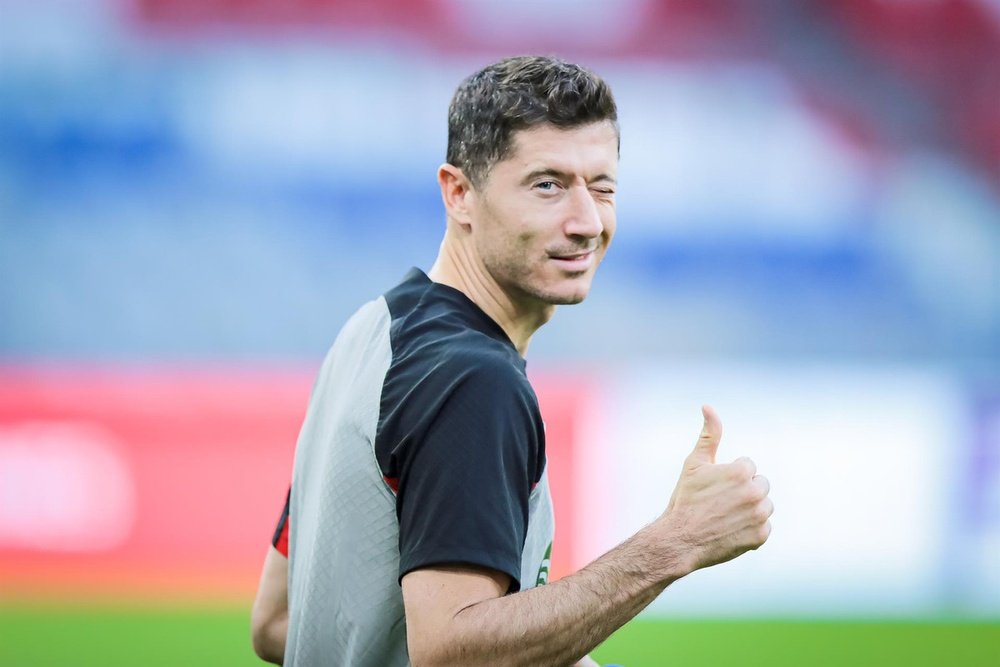 Lewandowski pasó revista concentrado con Polonia. EFE