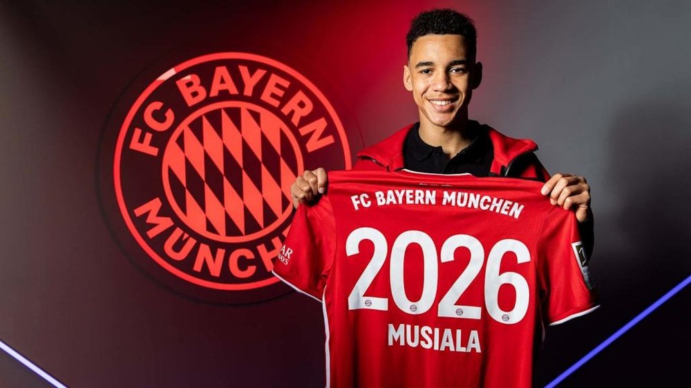 Jamal Musiala, meio-campista inglês de 18 anos. FCBayern