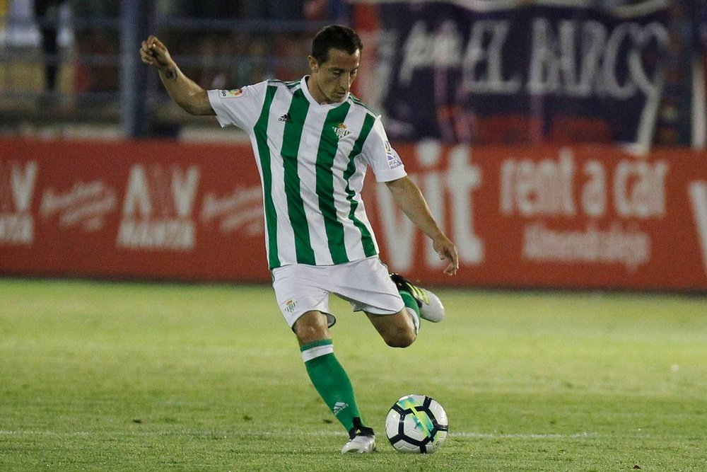 El centrocampista mexicano debutó con la entidad verdiblanca. RealBetis