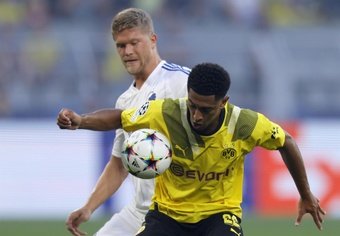 Jude Bellingham (R) scored as Dortmund beat Copenhagen 3-0. EFE