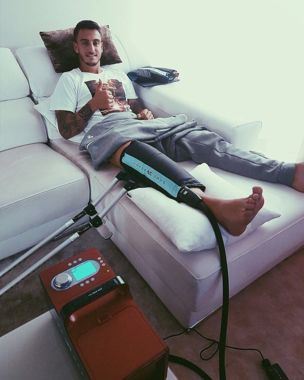 Joselu avanza en su recuperación y se entrena por primera vez en el césped. JoseluMato