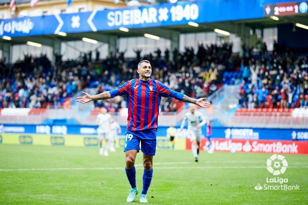 Stoichkov sentenció el partido con el tercer tanto del Eibar. LaLiga