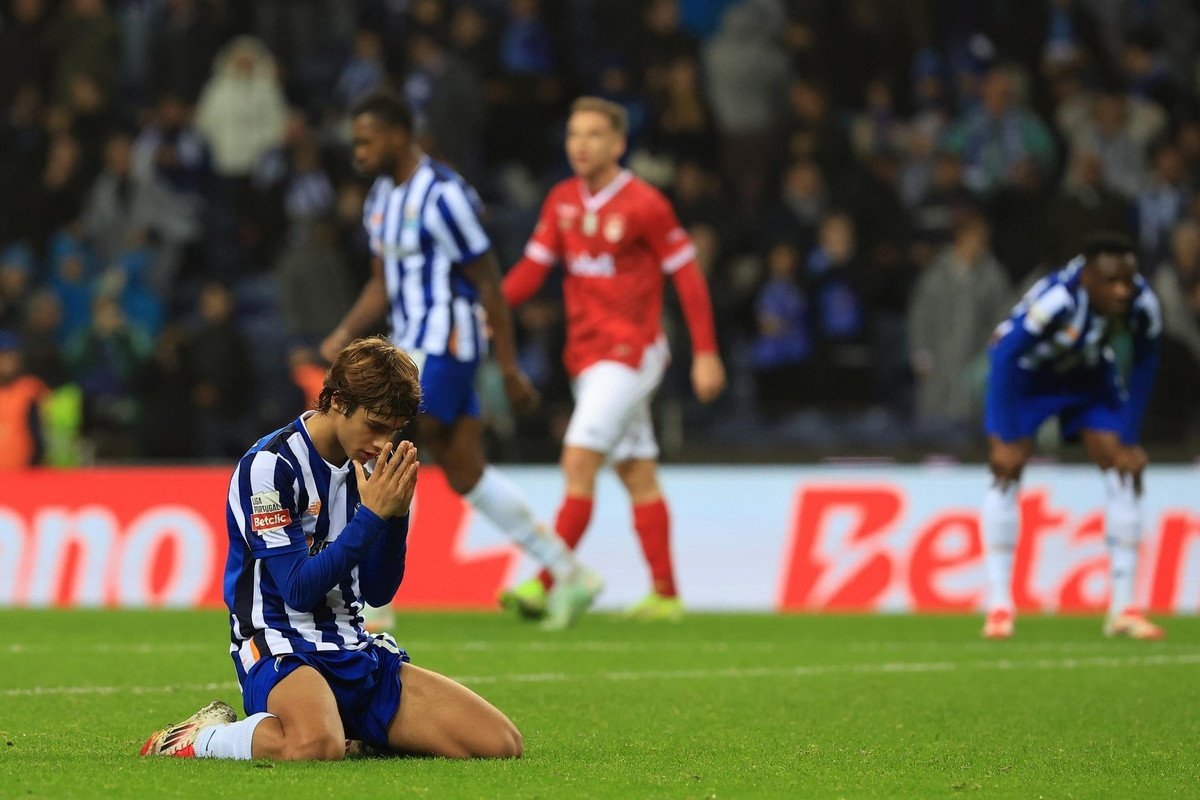 A la espera de la llegada de Anselmi, el Oporto volvió a dejarse puntos en casa (1-1) frente al Santa Clara en un partido en el que los 'dragones' empezaron por debajo en el marcador.