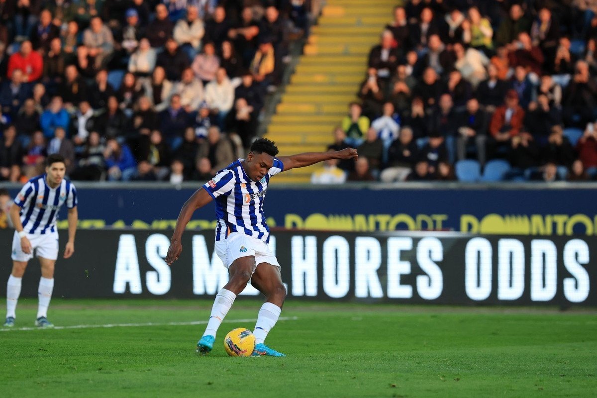 Samu volta a marcar na vitória do Porto por 2 a 0