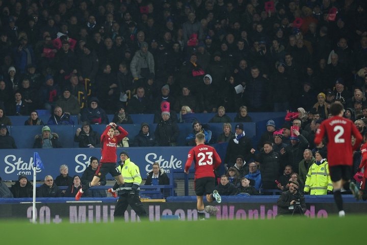 Garnacho stunner helps Man United quell Everton fury