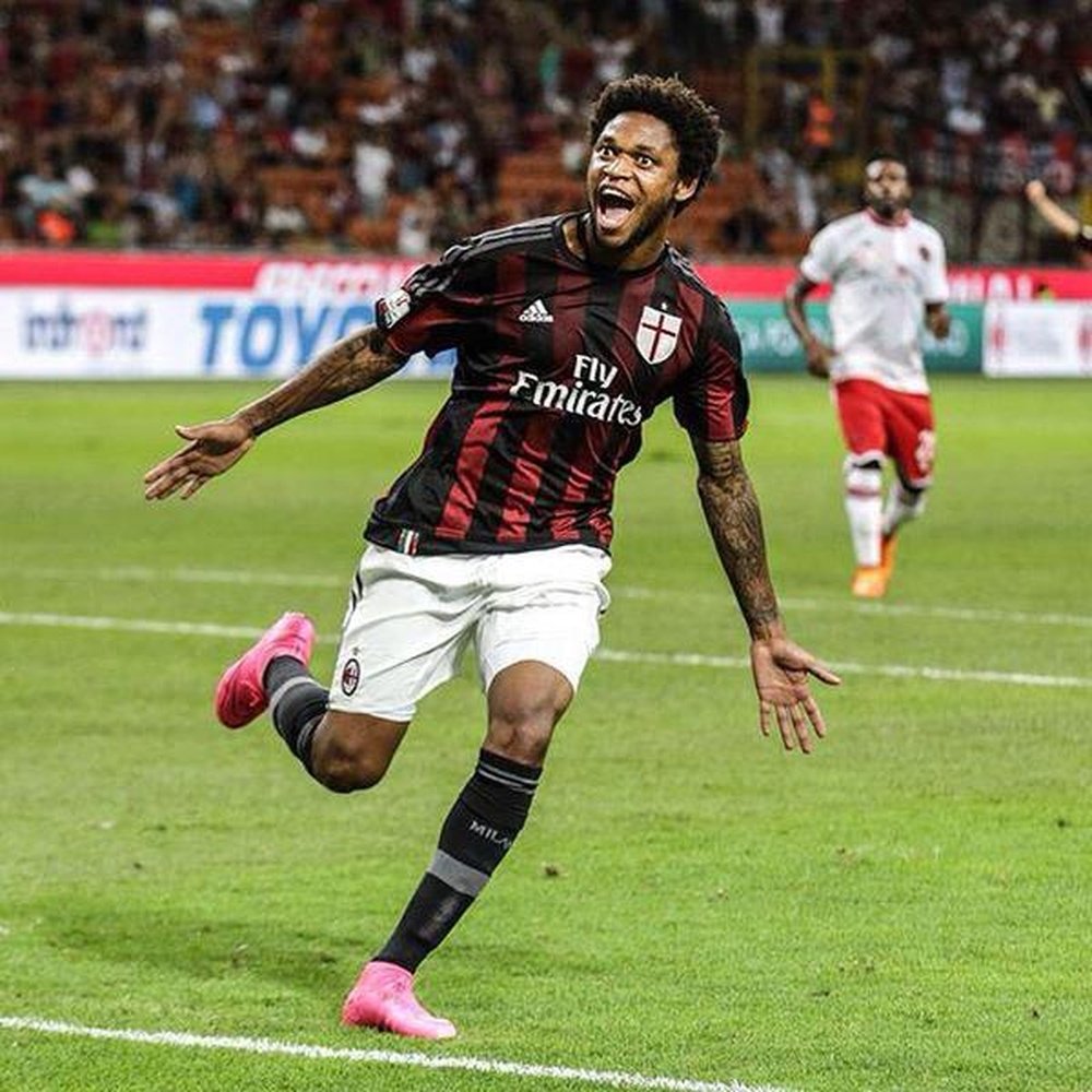El jugador del Milan, Luiz Adriano, celebra el gol anotado en Coppa al Perugia. Twitter