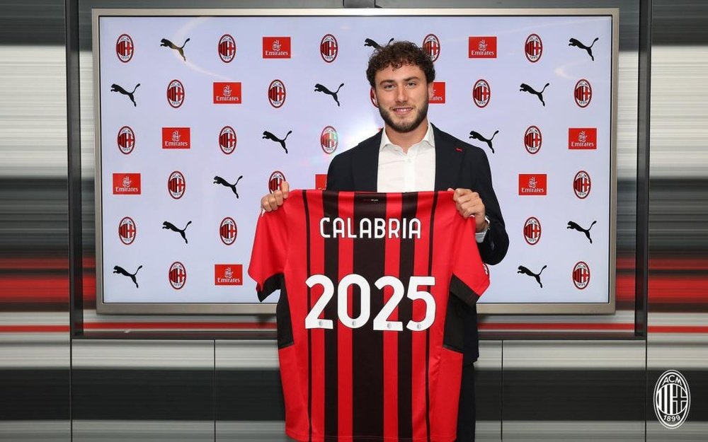 Davide Calabria prolonge jusqu'en 2022 avec l'AC Milan. ACMilan