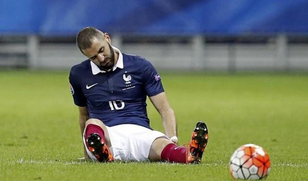 Benzemá se lesionó en el amistoso de Francia. Twitter