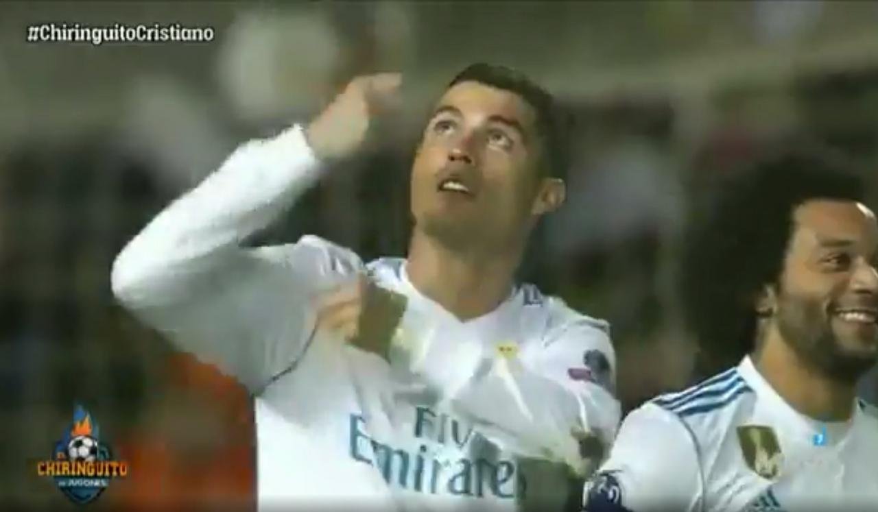 CR7 durante os festejos do seu primeiro gol ao APOEL. ElChiringuitoTV