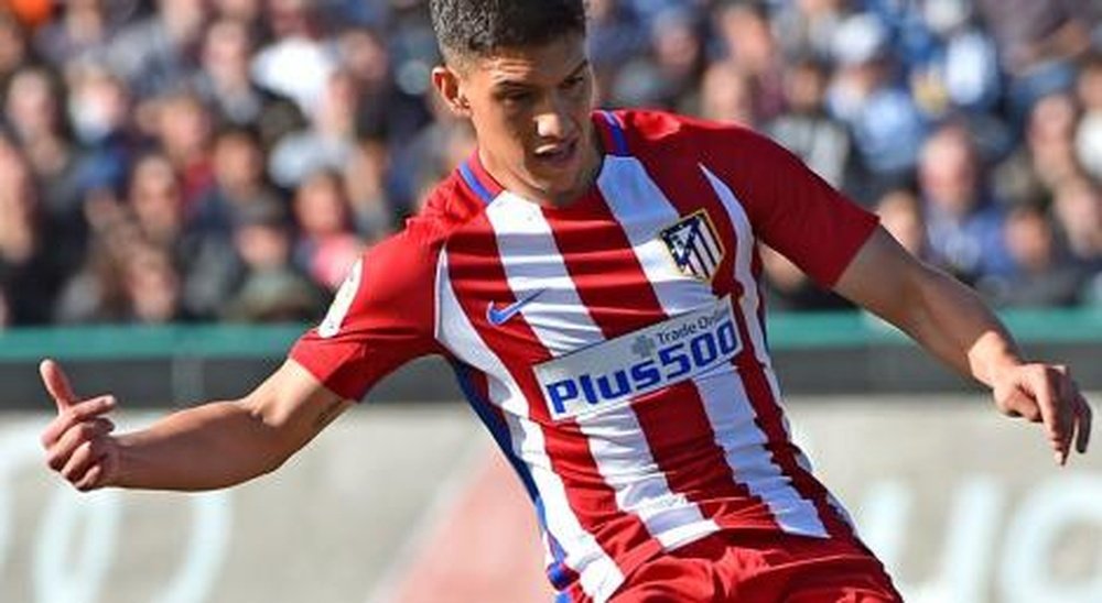 Emiliano Velázquez estará tres meses de baja. AFP