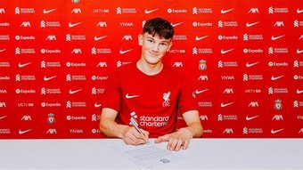 Calvin Ramsay ha firmado hasta 2027. LiverpoolFC