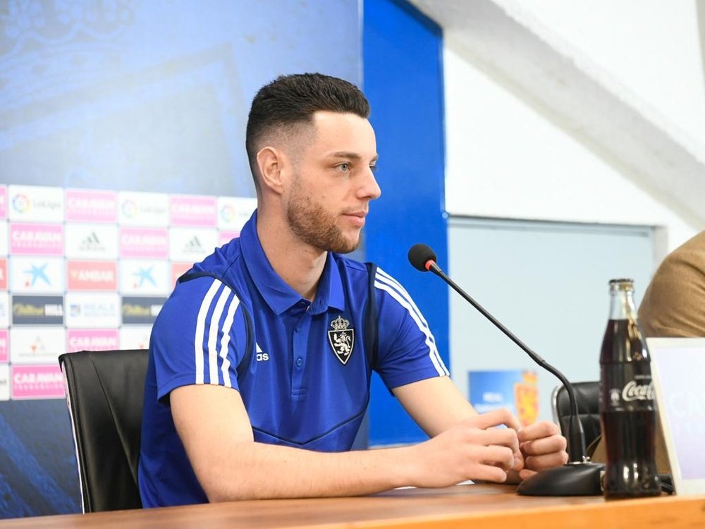 El futbolista del Alavés llegó cedido hasta final de temporada. Twitter/RealZaragoza