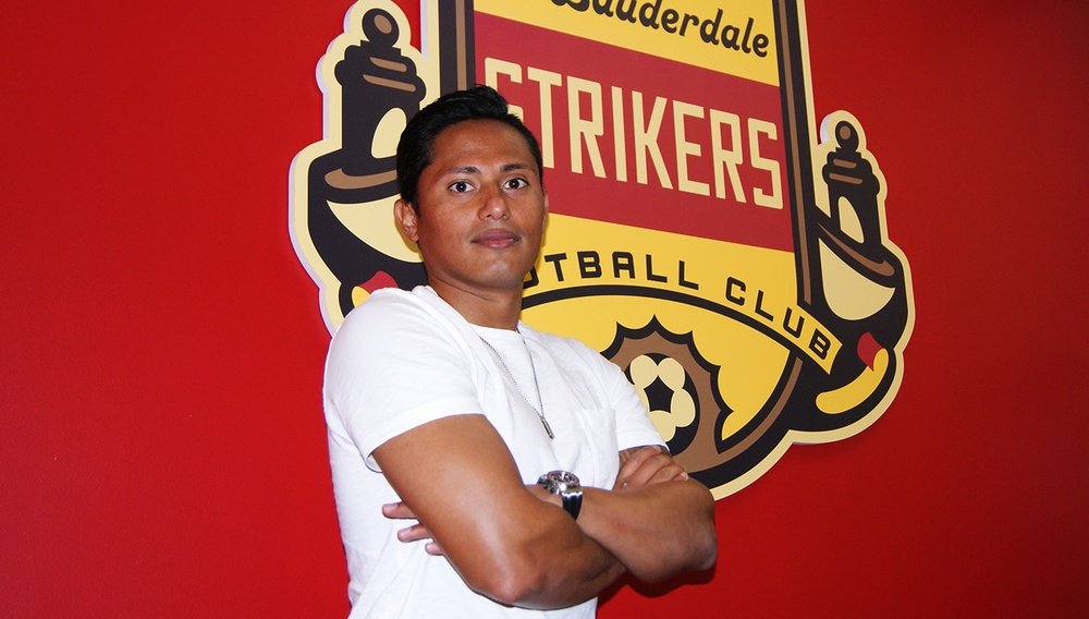 El jugador hondureño llega a su nuevo club. Strikers