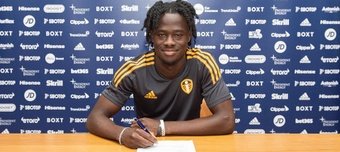 El joven jugador inglés de 18 años ha firmado hasta 2026. LeedsUnited