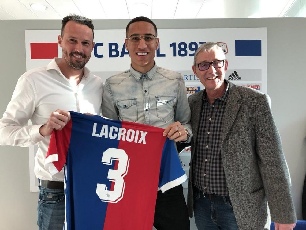 Lacroix ya luce dorsal con su nuevo equipo. Twitter/FCBasel1893