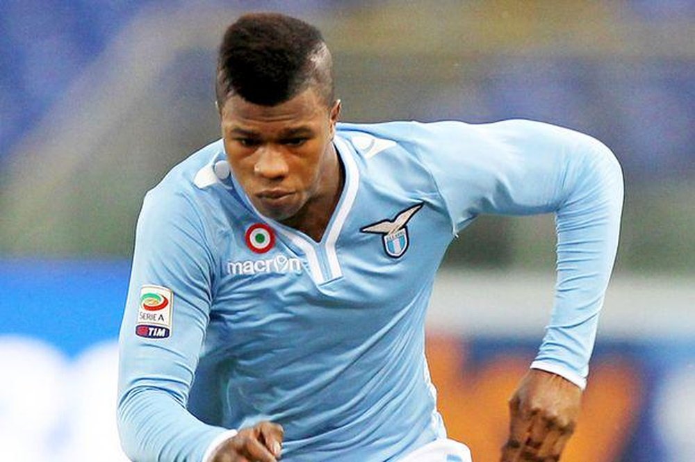 Keita Balde Diao, seguido por Atlético y Mónaco, disputando un partido con la Lazio. Twitter